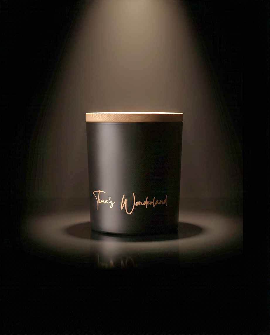 Matte black soy candle with wooden lid